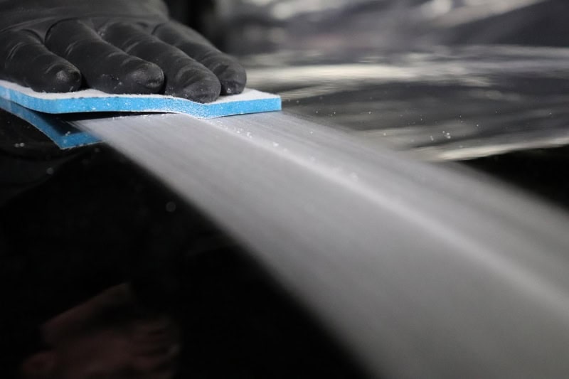 Preview: 3M™ Hookit™ Flexible Feinschleifstreifen 33532, 139 x 172 mm, A, P600, Ungelocht, Feinschleifstreifen mit Aluminiumkorn, Für Nass- oder Trockenschliff