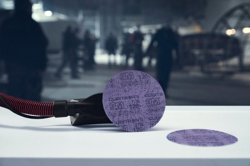 Preview: 3M™ Cubitron™ II Hookit™ 775L 05055, Ø 125 mm, 400+, Ungelocht, Kletthaftend, Filmscheibe mit Präzisions-Keramikkorn