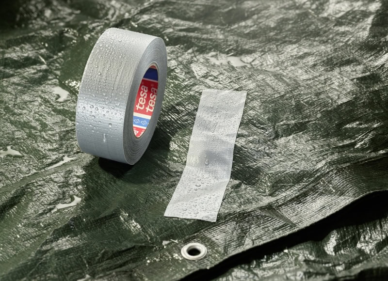 Preview: tesa® Gewebeband / Duct Tape 60462, 100 mm x 50 m, 0,215 mm, Silber, Lösemittelfrei, Nachhaltig, Für schwierige Aufgaben