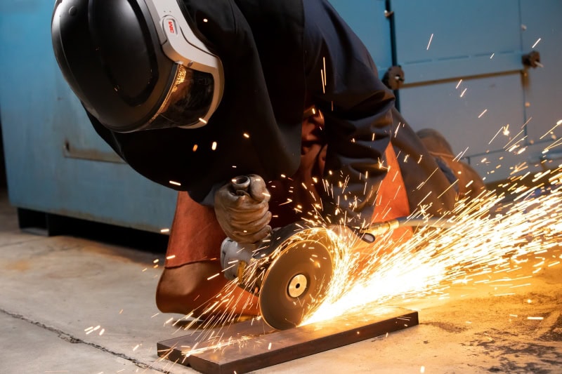 Preview: 3M™ Cubitron™ 3 Cut and Grind Schruppscheibe 94542, Ø 180 mm x 4,2 mm, ø 22 mm, 36+, 8.500 U./Min., Typ 27 Gekröpft, Präzisions-Keramikkorn, Für alle Schrupp- und Trennarbeiten