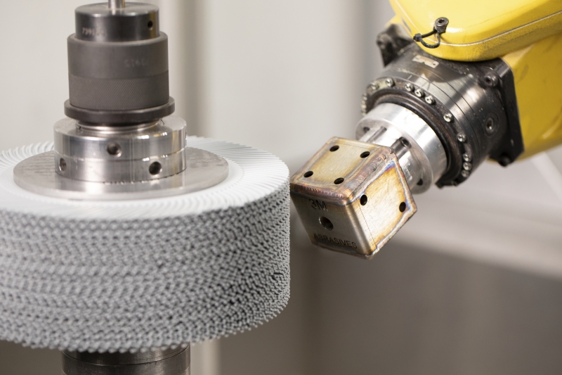 Preview: 3M™ Scotch-Brite™ Präzisions Radialborstenbürste PN-RB 7100374836, Ø 150 mm x ø 12 mm, Breite: 25 mm 50+, Typ A (Schräge Borsten), Mit Adapter, Grün, 6.000 U./Min., Für Reinigungs- und Entgratungsarbeiten