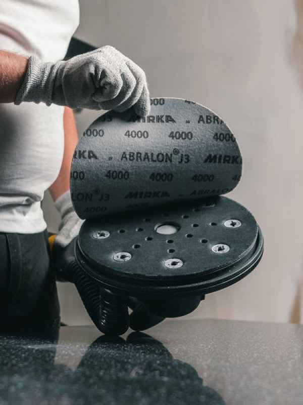 Preview: Mirka® Abralon J3 8M030195, Ø 150 mm, P3000, S, Ungelocht, Kletthaftend, Schleifscheibe mit Siliziumkarbidkorn, Für Finish- und Polierarbeiten an Werkstücken