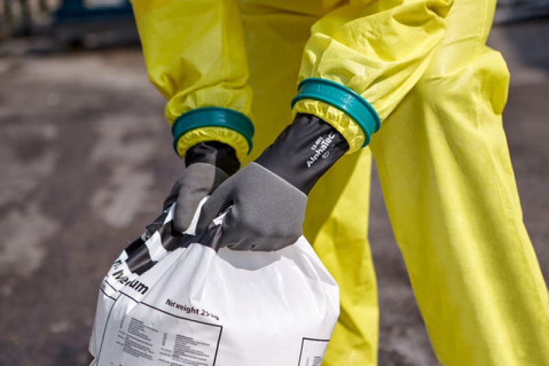 Preview: Ansell AlphaTec™ 53-001 Chemikalienschutzhandschuh 53001090, Für anspruchsvolle Chemikalienschutz-Anwendungen Größe 9, Schwarz, 350 mm lang, Mit MICROCHEM™ & Ansell GRIP™ Technologie
