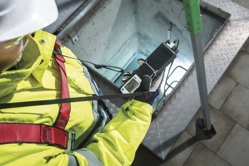 Preview: Dräger® X-am® Pumpe inkl. Netzteil & Tragegurt 8327115, Zur Fernprobenahme von Gasen, Für Dräger® X-am® 2500 / 2800 / 5000 / 5600 / 5800