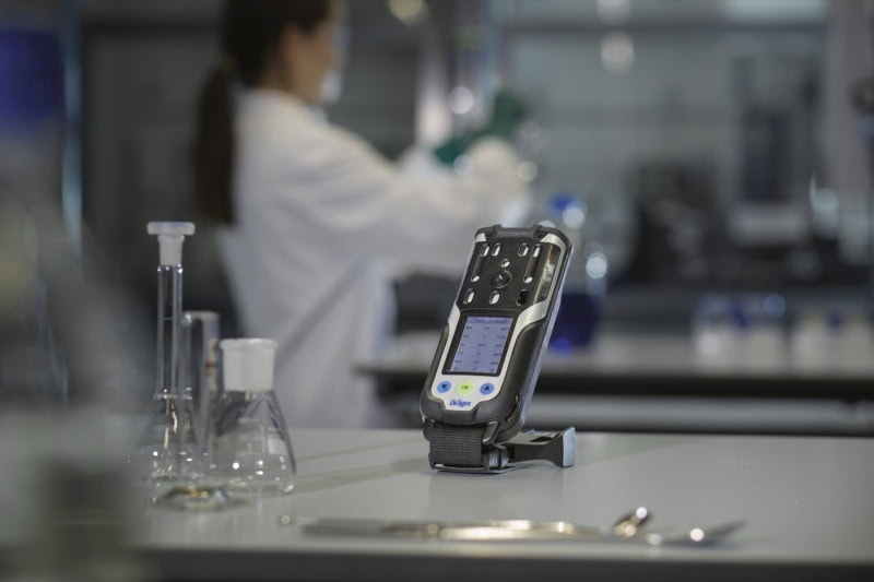 Preview: Dräger® X-am® 8000 Mehrgasmessgerät 8325865, Basisversion Diffusionsbetrieb, Ohne Pumpe, Ohne Sensoren, 1 bis 7 Gase Messgerät, IP 68 Staub- & Wasserdicht, Für die persönliche Gasüberwachung im täglichen Einsatz & Bereichsüberwachung