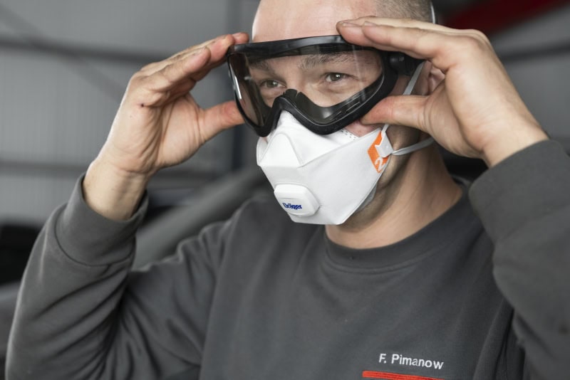 Preview: Dräger® X-plore® 3300 Gasmaske / Halbmaske Atemschutz Starter Set 3737916, Größe M, P3 R D Partikelfilter, Soft TPE, Dräger® Bajonett-Klick Filteranschluss