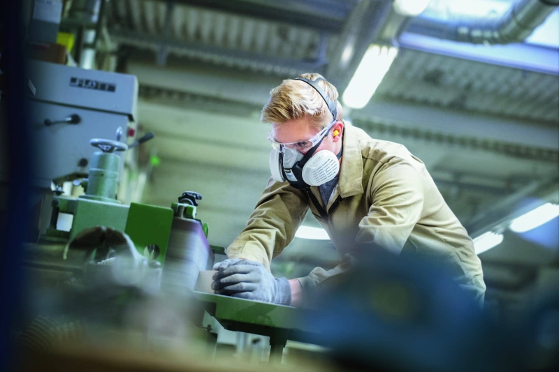Preview: Dräger® X-plore® 3300 Gasmaske / Halbmaske Handwerker Set 3701432, Größe L, P3 R D Partikelfilter, Soft TPE, Dräger® Bajonett-Klick Filteranschluss