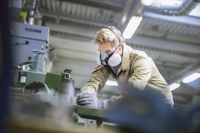 Preview: Dräger® X-plore® 3300 Gasmaske / Halbmaske Chemiearbeiter Set 3708071, Größe S, A1B1E1K1 Hg P3 R D Kombinationsfilter, Soft TPE, Dräger® Bajonett-Klick Filteranschluss