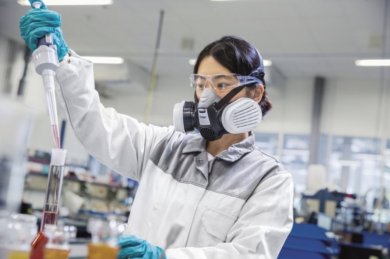 Preview: Dräger® X-plore® 3300 Gasmaske / Halbmaske Handwerker Set 3701432, Größe L, P3 R D Partikelfilter, Soft TPE, Dräger® Bajonett-Klick Filteranschluss