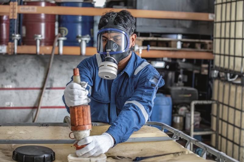 Preview: Dräger® X-plore® 6300 Gasmaske / Vollmaske Chemiearbeiter Multikit 3735970, Universalgröße, A2B2E2K2 Hg P3 R D Kombinationsfilter, Kratz- & UV beständige PMMA Sichtscheibe, EPDM Maskenkörper, Blauer Kunststoffrahmen, RD40 Filteranschluss [NATO Standard]
