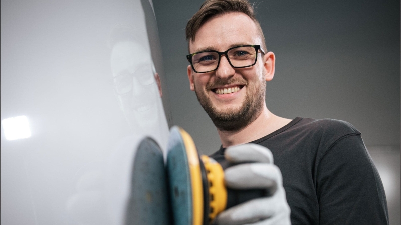 Preview: Mirka® Galaxy Schleifscheiben Testkit SEYGALAXY150L, Ø 150 mm, 2x P40, P80, P120, P180, P240, P320, Multilochung, Kletthaftend, Multifit™ Technologie, Filmscheibe mit Präzisions-Keramik- & Aluminiumkorn