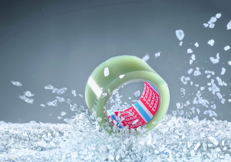 Preview: tesa® Verpackungsklebeband 60416, 50 mm x 100 m, 0,042 mm, Transparent, Dünn, Leises Abrollen, Recycling Freundlich, Sortenrein, Nachhaltiges Universal PET Verpackungsklebeband, Für leichte & mittelschwere Kartons bis 30 Kg