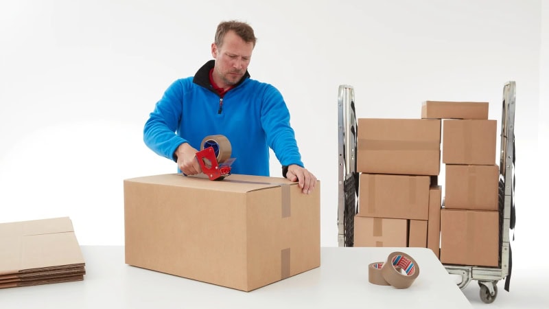 Preview: tesapack® PVC Verpackungsklebeband 4100, 50 mm x 66 m, 0,065 mm, Braun, Für mittelschwere Versandkartons bis 20 Kg