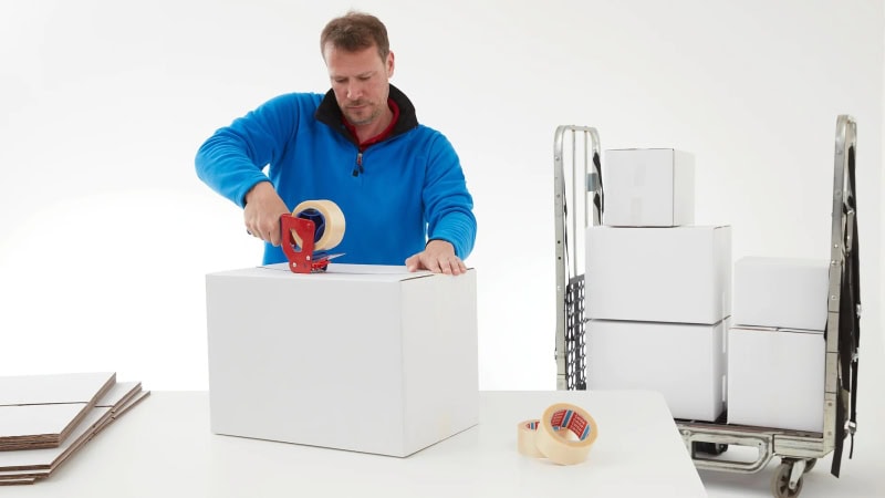 Preview: tesapack® PVC Verpackungsklebeband 4100, 38 mm x 66 m, 0,065 mm, Braun, Für mittelschwere Versandkartons bis 20 Kg