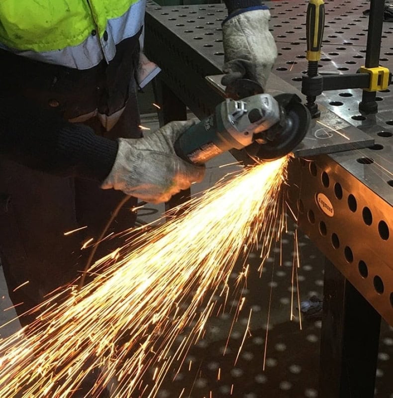 Preview: VSM ZIRKONKORUND ZF714 738140, Ø 115 mm x ø 22,23 mm, P40, 4-fach Schlitz Ausführung (S1E), 13.300 U./Min., Fiberscheibe für Abtragsarbeiten von Edelstahl und unlegierten Stahl