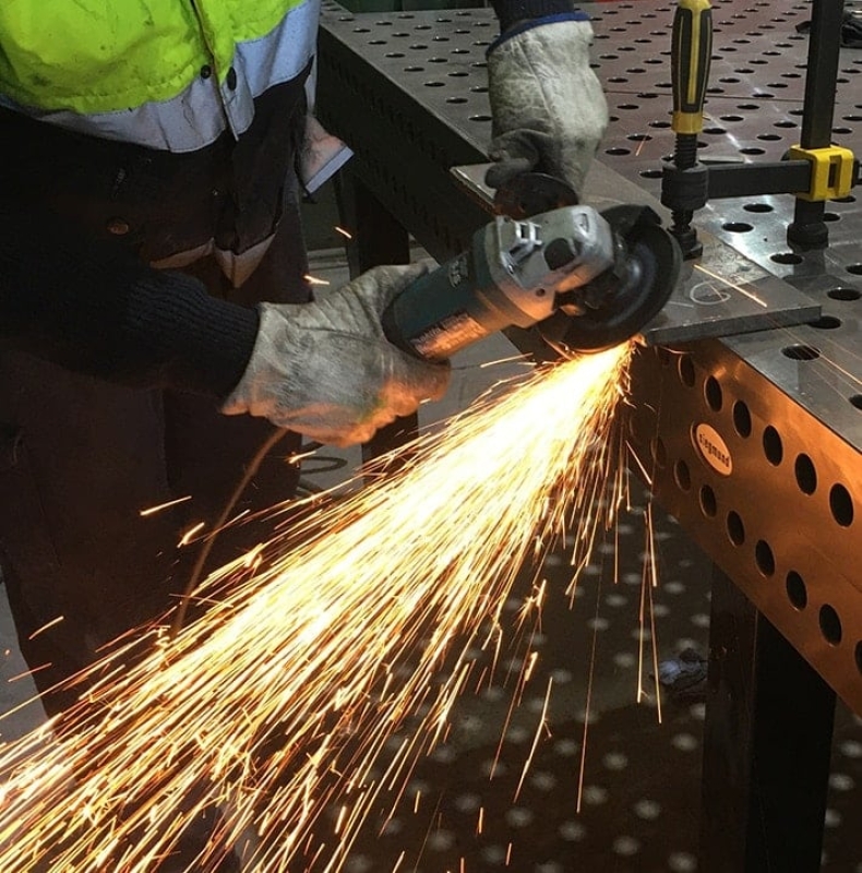 Preview: VSM ZIRKONKORUND ZF714 799742, Ø 125 mm x ø 22,23 mm, P80, 4-fach Schlitz Ausführung (S1E), 12.200 U./Min., Fiberscheibe für Abtragsarbeiten von Edelstahl und unlegierten Stahl