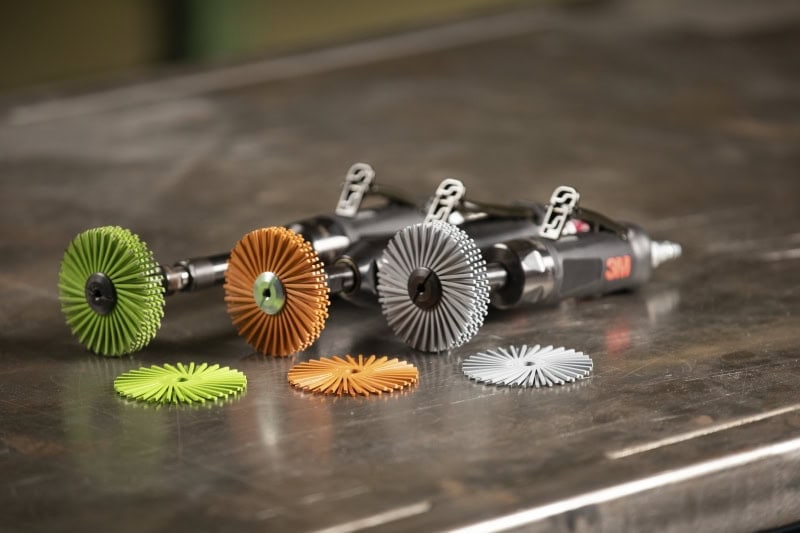 Preview: 3M™ Scotch-Brite™ Präzisions Radialborstenbürste Einzelsegmente PN-RB 7100374924, Ø 194 mm, 120+, Typ C (Gebogene Borsten), Ohne Adapter, Grau, 6.000 U./Min., Für Reinigungs- und Entgratungsarbeiten