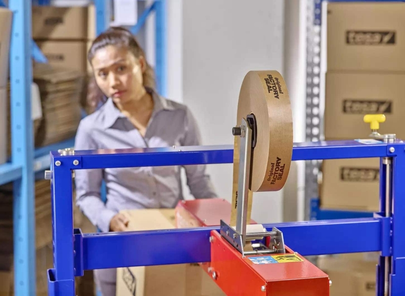 Preview: tesa® 4313, 150 mm x 500 m, 0,107 mm, Braun, PV 10, Recycling freundlich, Sortenrein, FSC® Papier Verpackungsklebeband aus verantwortungsvollen Quellen