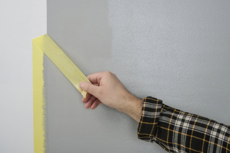 Preview: tesa® Professional 4334 Präzisionskrepp® PLUS, 1230 mm x 50 m, 0,09 mm, Gelb, Malerband & Lackierband für perfekte Ergebnisse