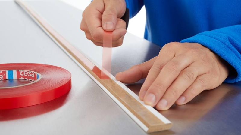 Preview: tesafix® 4965, 8 mm x 4000 m, 0,205 mm, Transparent, PV 00, Temperaturbeständiges doppelseitiges Klebeband mit PET-Film
