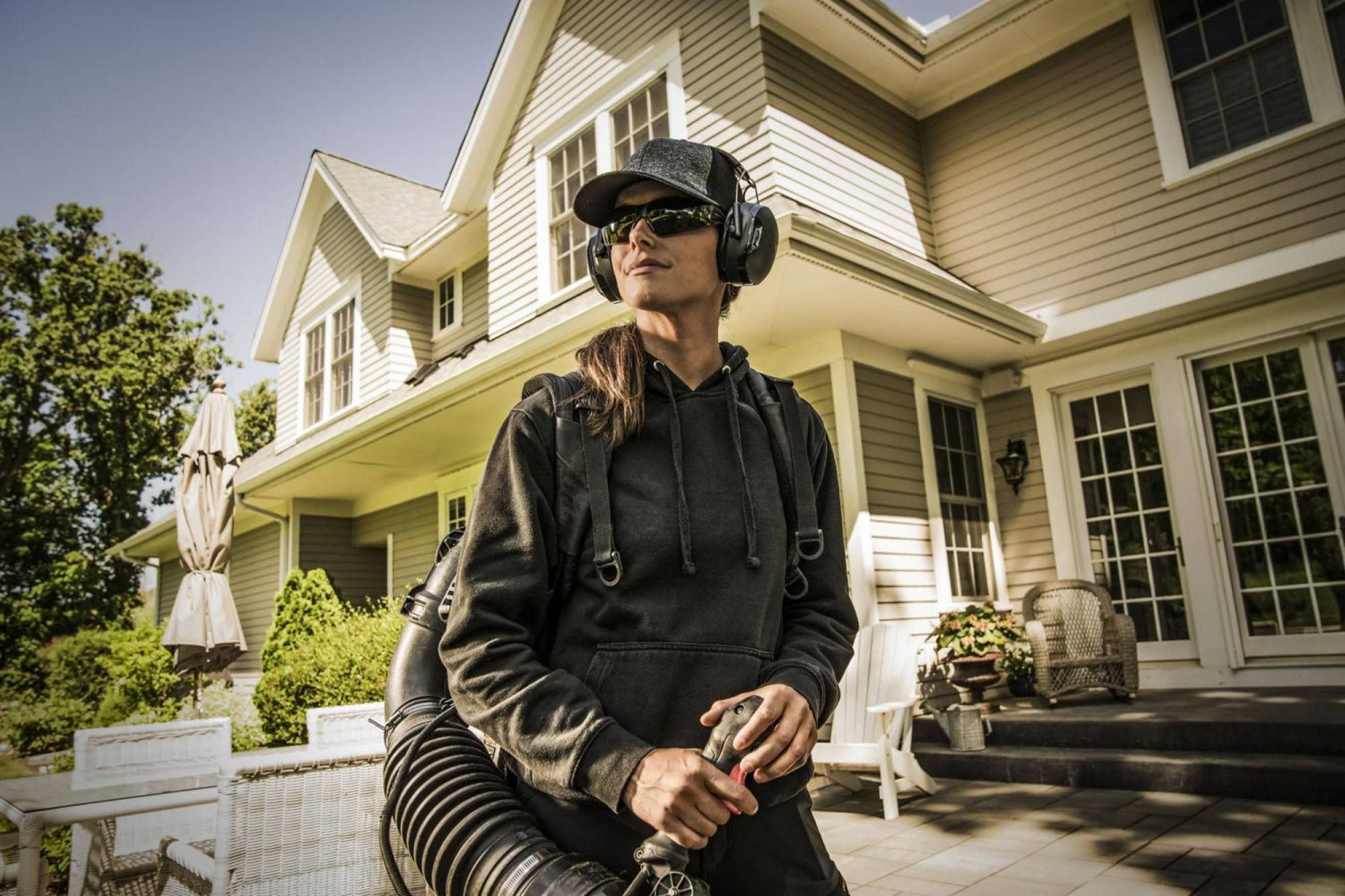 Preview: 3M™ PELTOR™ WorkTunes™ Connect & Solar Kommunikations Kapselgehörschutz mit Bluetooth® 90573E-1, SNR = 33 dB, Für laute Umgebungen und zum streamen von Telefonaten, Musik und Podcasts, Schwarz, Kabellos, Integriertes Mikrofon, Solar, Bluetooth®