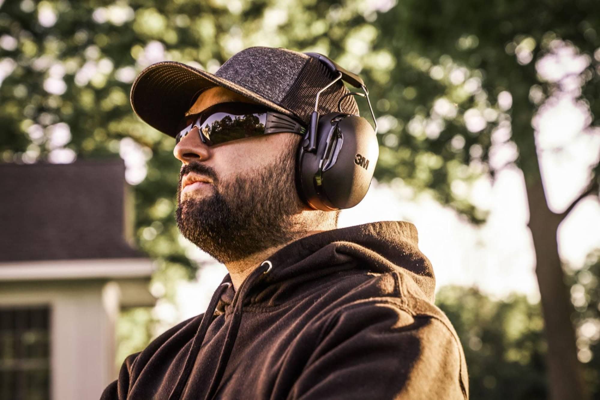 Preview: 3M™ PELTOR™ WorkTunes™ Connect & Solar Kommunikations Kapselgehörschutz mit Bluetooth® 90573E-1, SNR = 33 dB, Für laute Umgebungen und zum streamen von Telefonaten, Musik und Podcasts, Schwarz, Kabellos, Integriertes Mikrofon, Solar, Bluetooth®