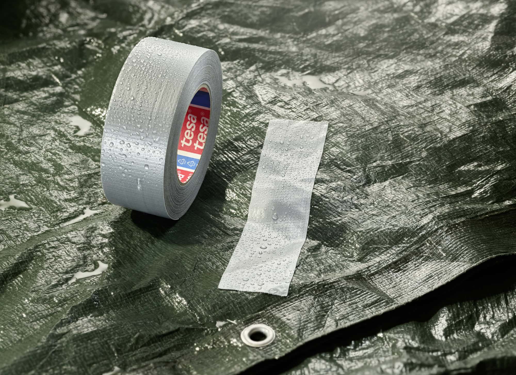 tesa® Gewebeband / Duct Tape 60462, 38 mm x 50 m, 0,215 mm, Silber, Lösemittelfrei, Nachhaltig, Für schwierige Aufgaben