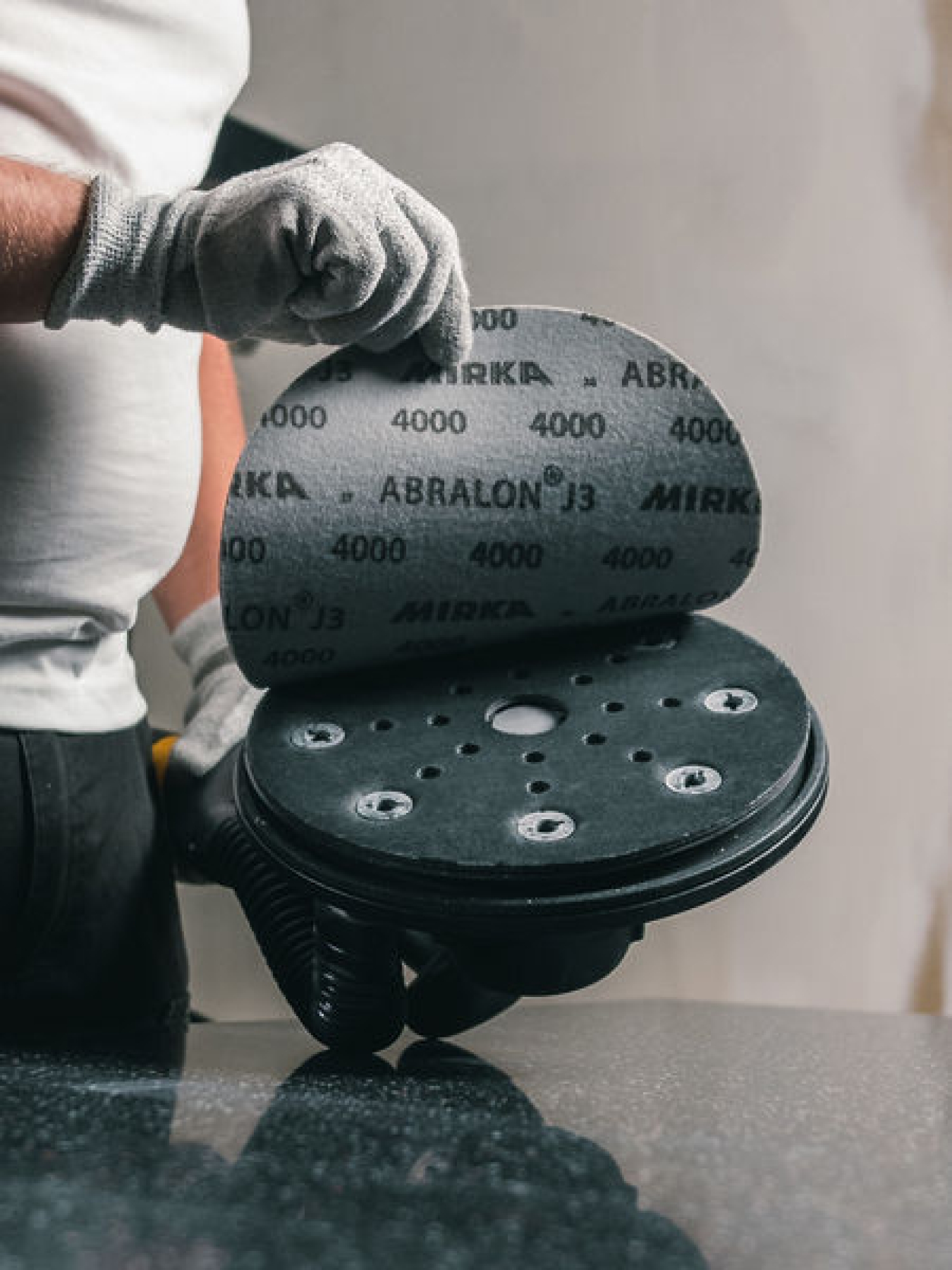 Mirka® Abralon J3 8M055345, Ø 225 mm, P360, S, Ungelocht, Kletthaftend, Schleifscheibe mit Siliziumkarbidkorn, Für Finish- und Polierarbeiten an Werkstücken