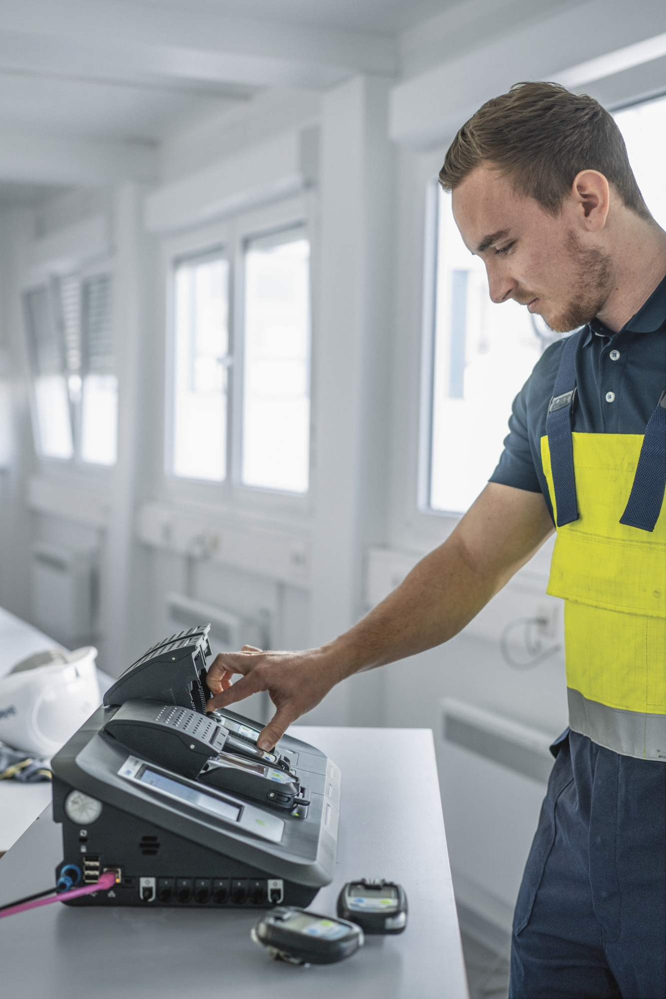 Preview: Dräger® X-Dock® 6300 Master Test Station & Kalibrier Station 8321900, 1-10 Module, 3 Prüfgasanschlüsse, Für Begasungstest, Justierung & Kalibrierung