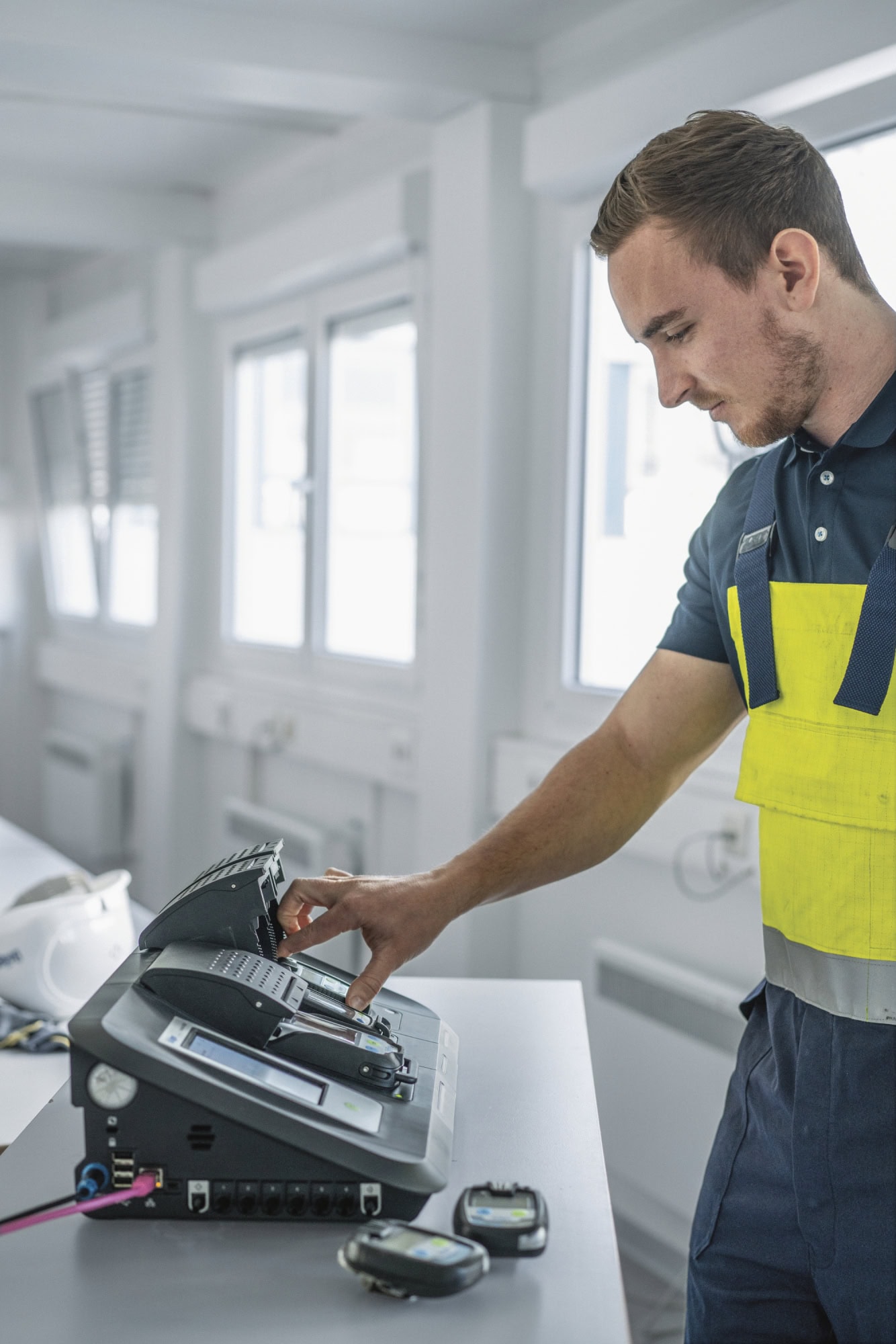 Preview: Dräger® X-Dock® 6600 Master Test Station & Kalibrier Station 8321901, 1-10 Module, 6 Prüfgasanschlüsse, Für Begasungstest, Justierung & Kalibrierung