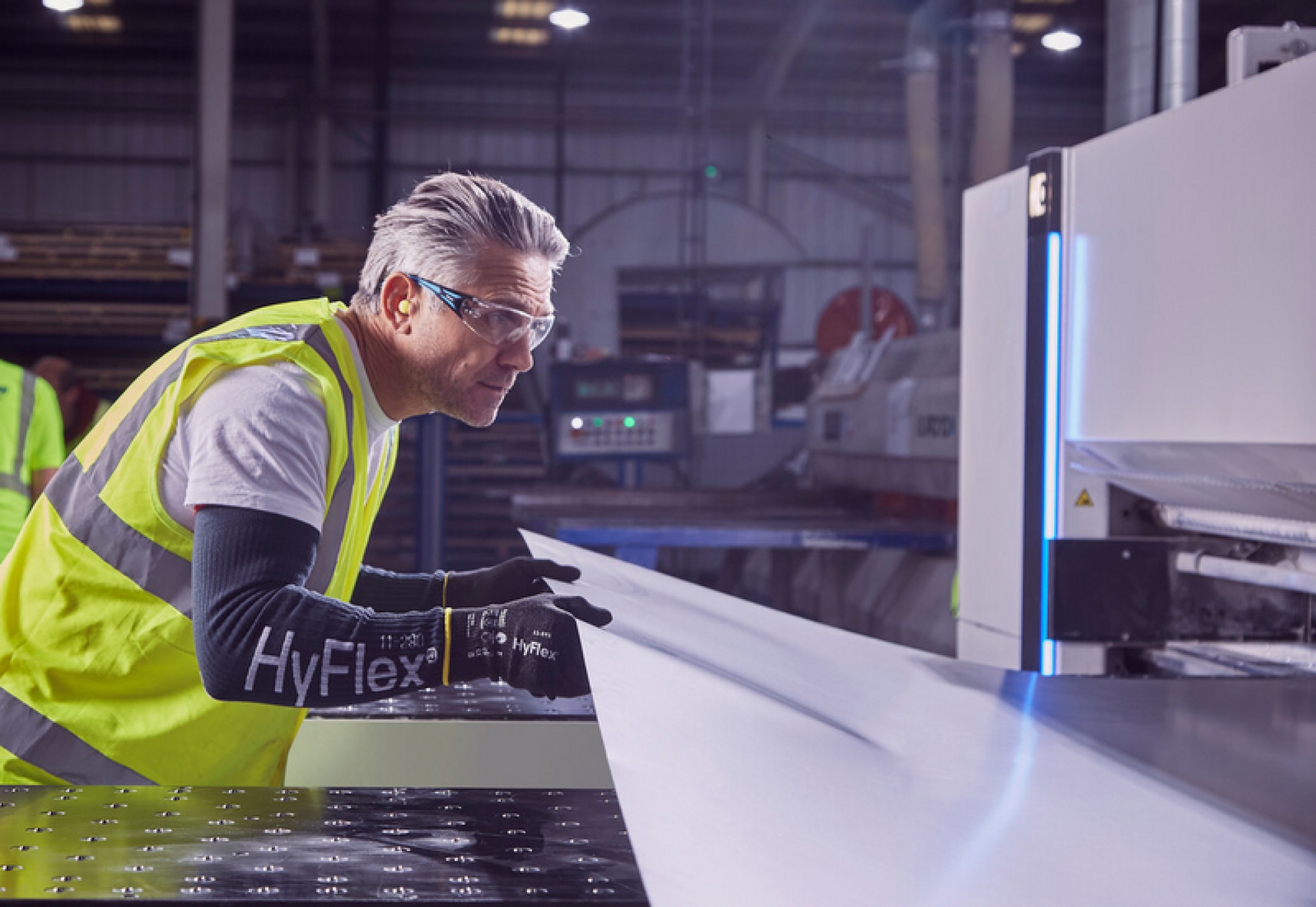 Ansell Hyflex™ 11-591 Schnittschutzhandschuh 11591060, Für extreme Schnittgefahren, Größe 6, Schwarz, 215-280 mm lang, Mit FORTIX™ Technologie und 20% leichter