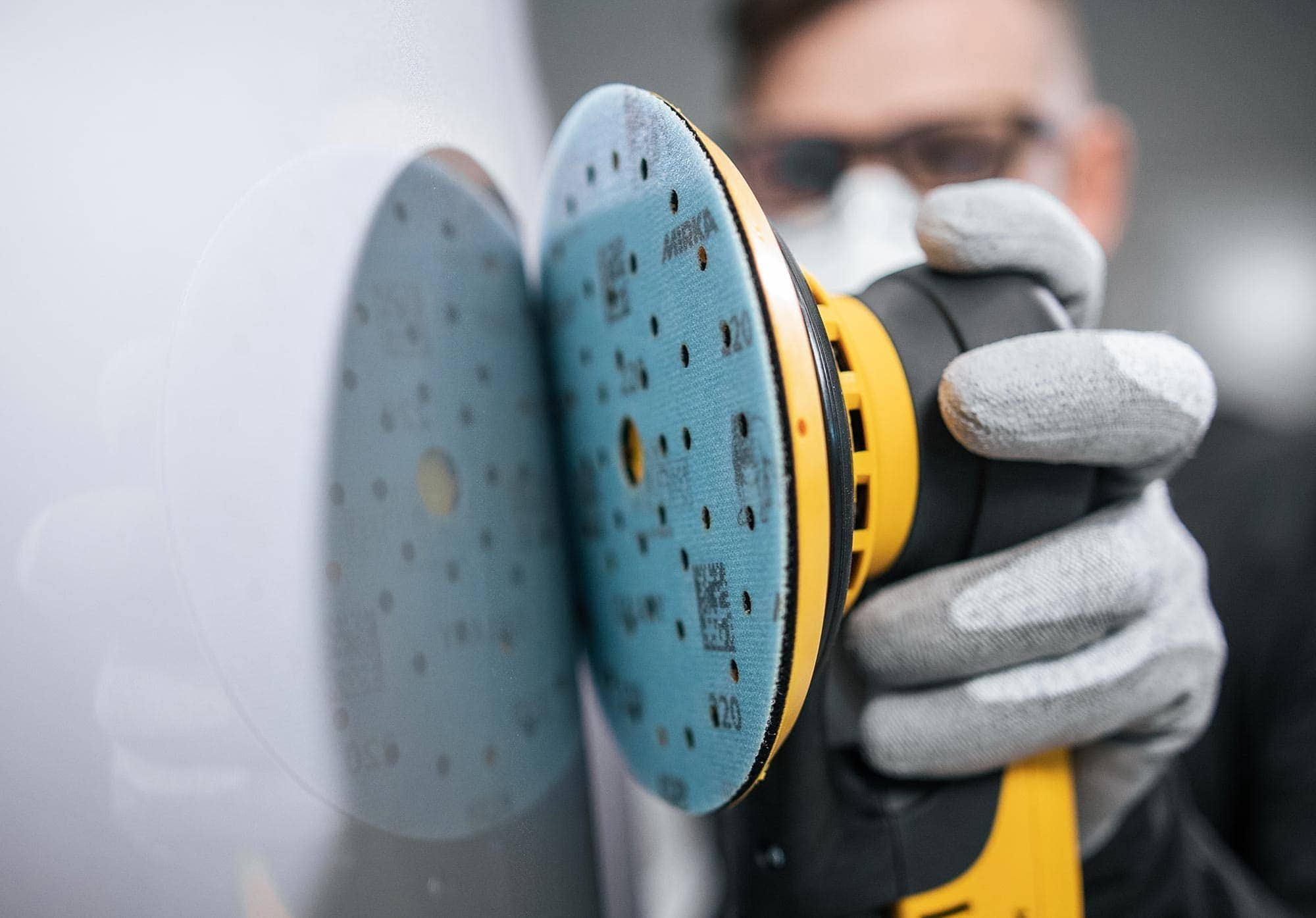 Mirka® Galaxy FY6M205093, Ø 125 mm, P1200, Multilochung, Kletthaftend, Multifit™ Technologie, Filmscheibe mit Präzisions-Keramik- & Aluminiumkorn