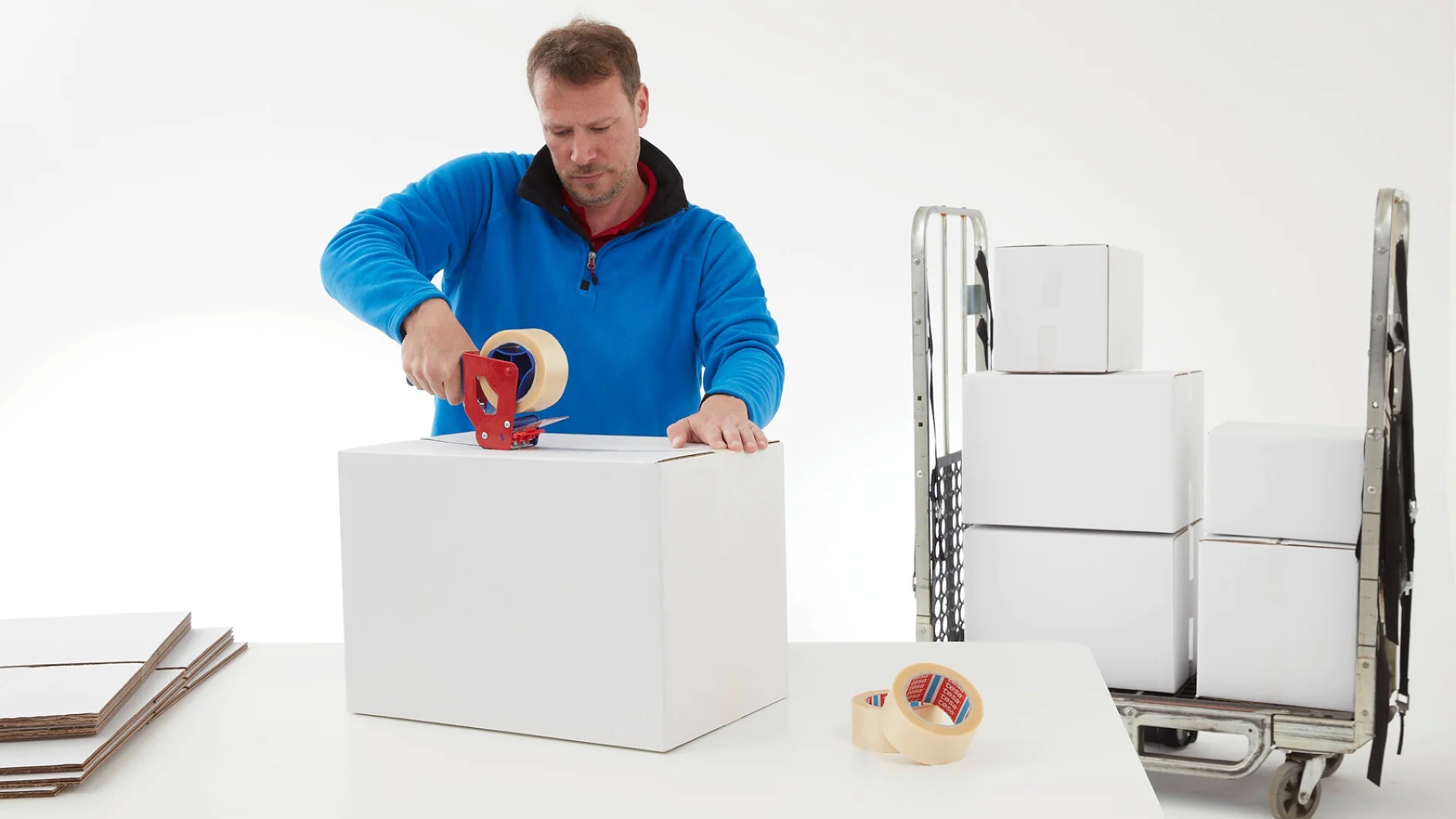 Preview: tesapack® PVC Verpackungsklebeband 4100, 38 mm x 66 m, 0,065 mm, Braun, Für mittelschwere Versandkartons bis 20 Kg