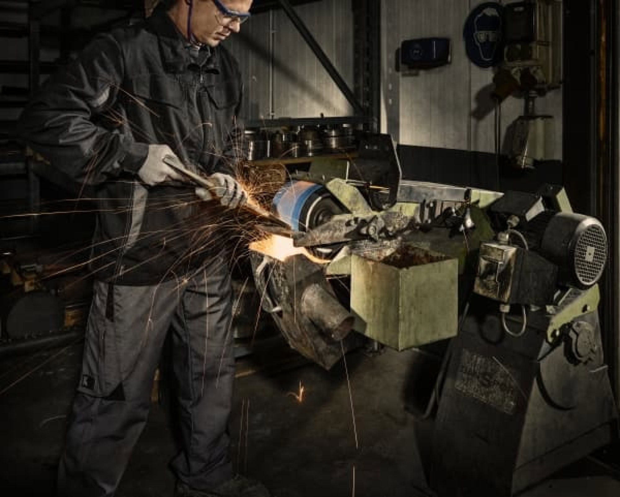 KLINGSPOR CS 411 Y Schleifband 62537, 150 mm x 2000 mm, P40, Z, F4G, Zirkonkorund, Für universal Metall, Stahl und Edelstahl Schleifanwendungen
