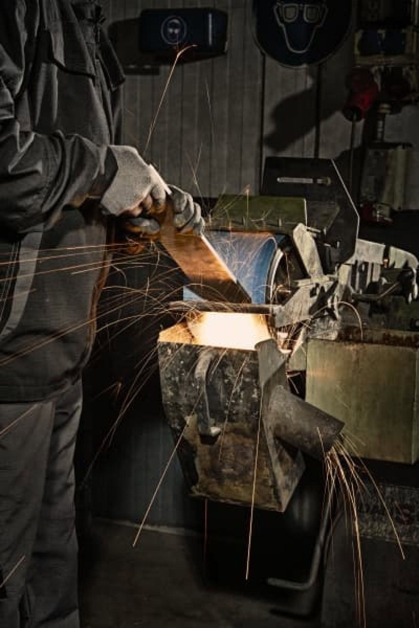 KLINGSPOR CS 411 Y Schleifband 62537, 150 mm x 2000 mm, P40, Z, F4G, Zirkonkorund, Für universal Metall, Stahl und Edelstahl Schleifanwendungen