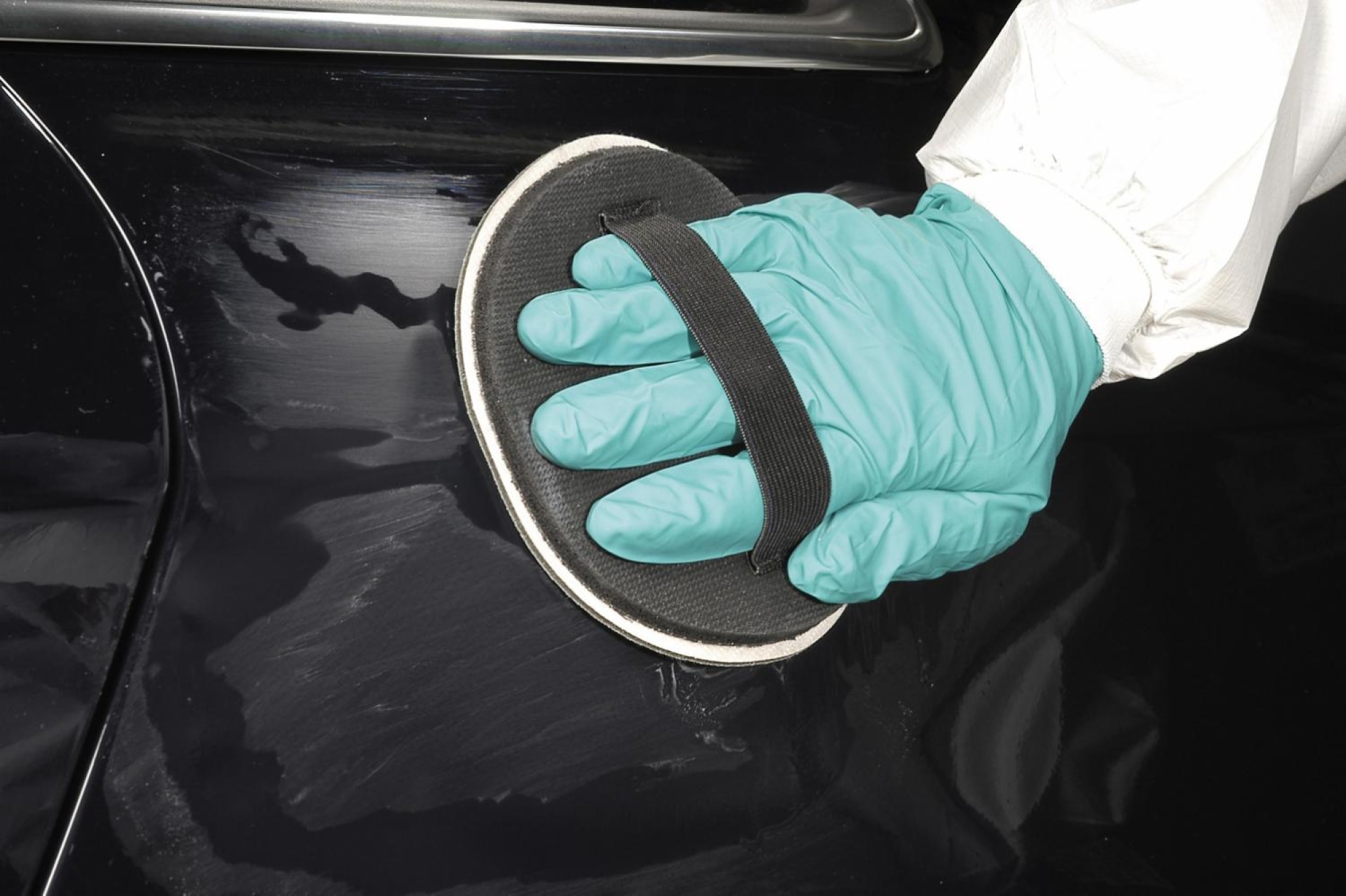 3M™ Hookit™ Handpad 05791, Ø 150 mm, 6 mm Dicke, Schwarz, Ungelocht, Kletthaftend, Handschleifteller mit Gummiband Lasche, Für Reinigungs- und Vorbereitungsarbeiten an Werkstücken