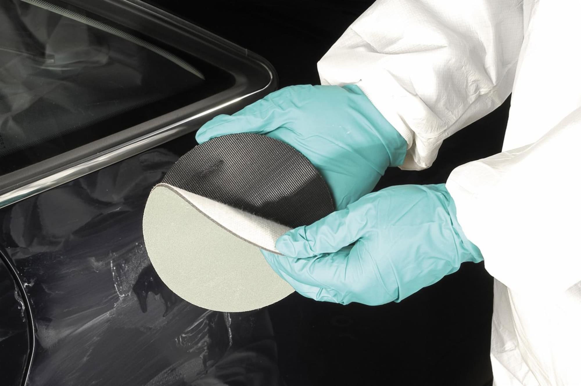 3M™ Hookit™ Handpad 05791, Ø 150 mm, 6 mm Dicke, Schwarz, Ungelocht, Kletthaftend, Handschleifteller mit Gummiband Lasche, Für Reinigungs- und Vorbereitungsarbeiten an Werkstücken