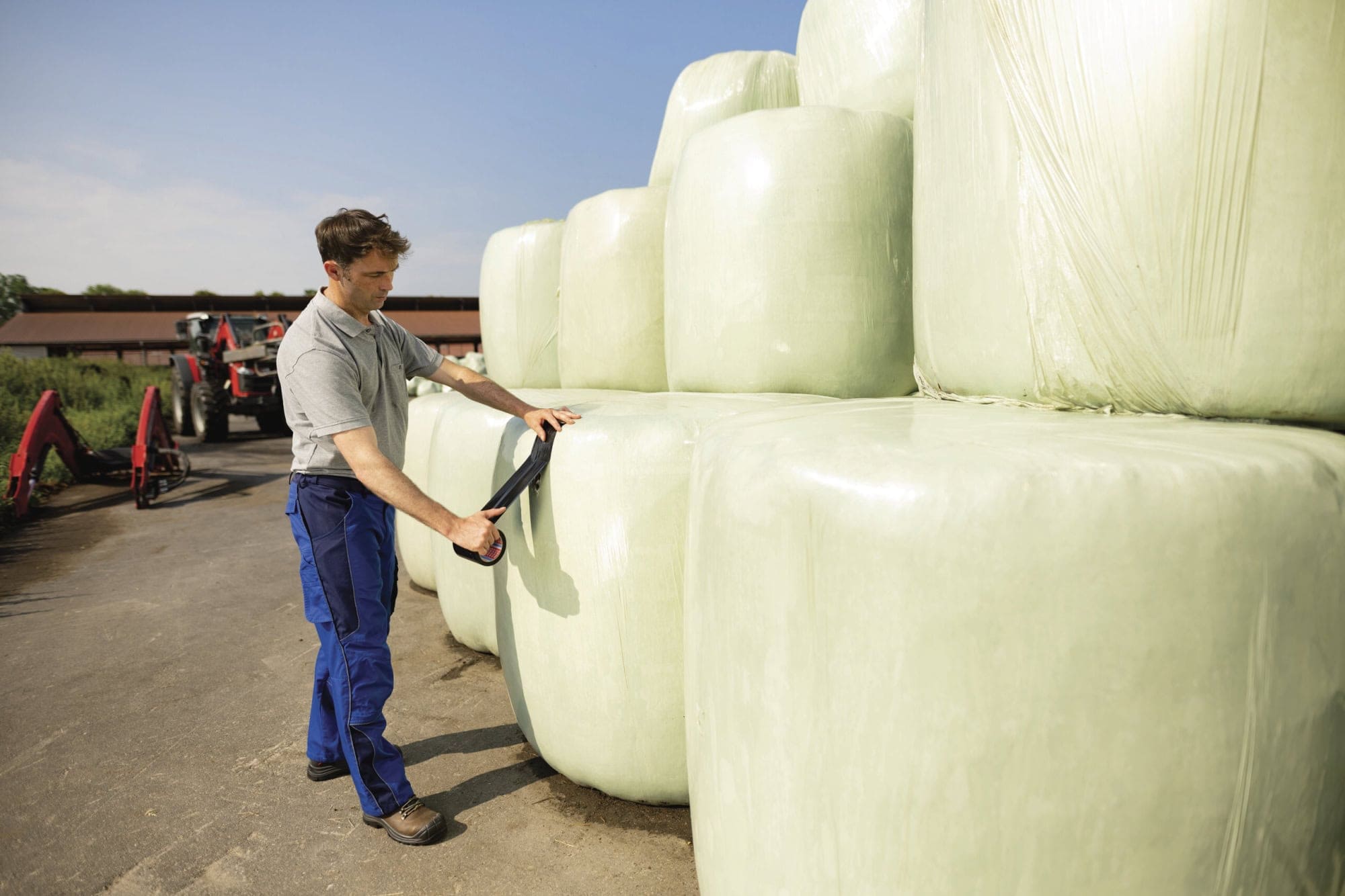 tesa® Siloband / Reparaturband 4648, 100 mm x 33 m, 0,12 mm, Schwarz, Ideal für die Reparatur von Silofolien & Silageballen Umwicklungen