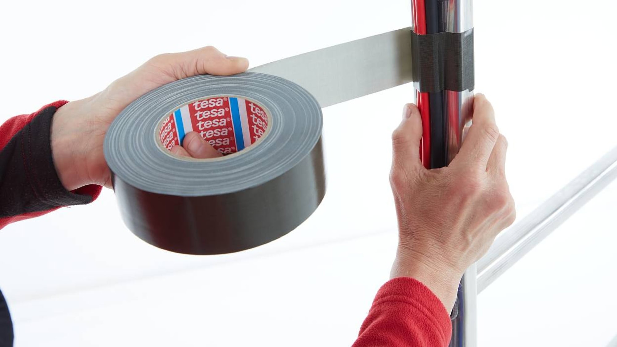 tesaband® 53799, 38 mm x 25 m, 0,31 mm, Rot, Reflektierendes Gewebeband mit PE-Beschichtung
