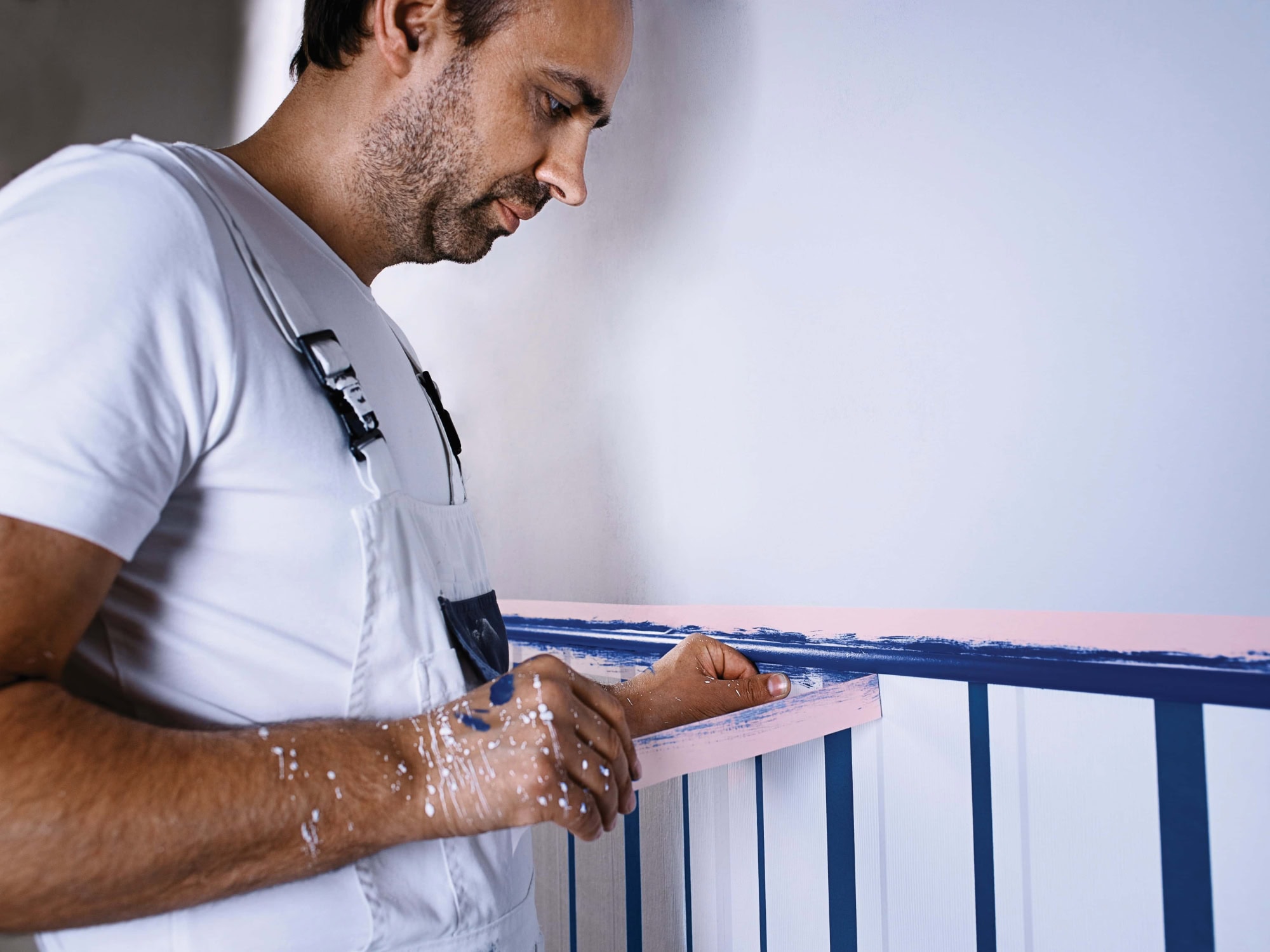 tesa® Präzisionskrepp Sensitiv 4333, 50 mm x 50 m, 0,08 mm, Rosa, Untergrundschonend, Wiederlösebares Universal Malerband