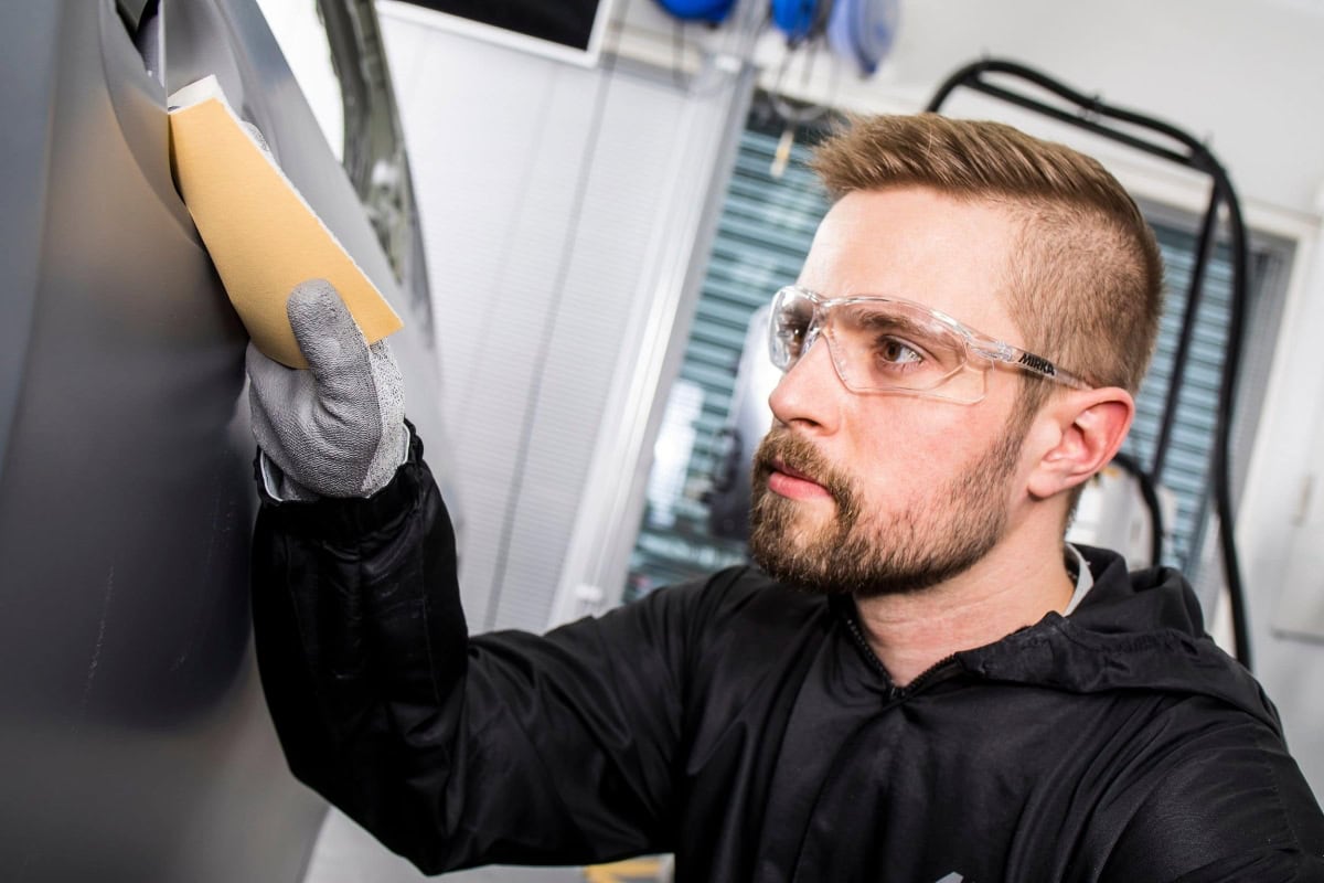 Mirka® Goldflex Soft 2912707022, 115 mm x 125 mm, P220, A, Weich, Ohne Haftung, 200 Stück auf der Rolle, Perforierte einseitige Handpads mit Aluminiumkorn, Für Finish- und Polierarbeiten an Werkstücken