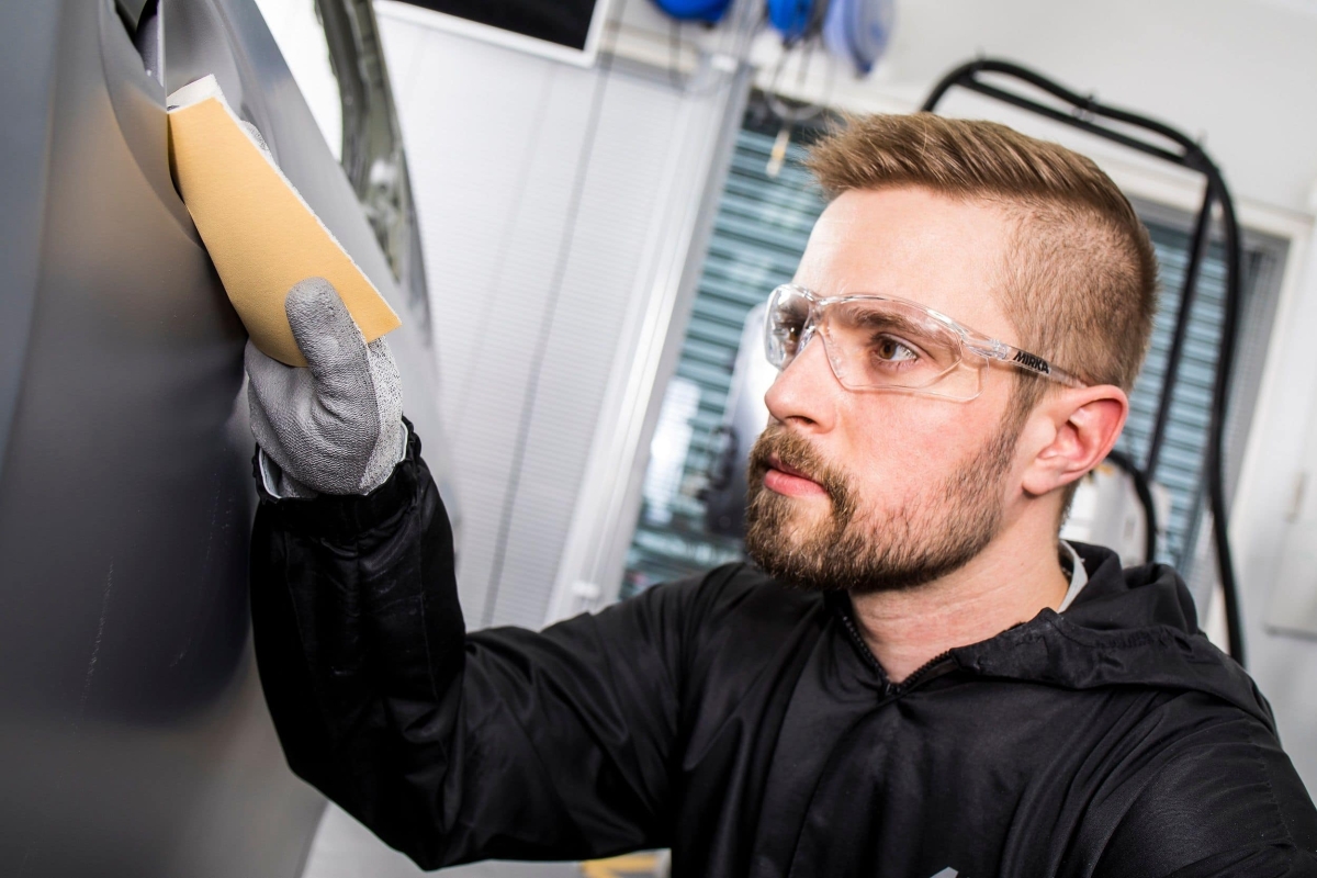 Mirka® Goldflex Soft 2912707032, 115 mm x 125 mm, P320, A, Weich, Ohne Haftung, 200 Stück auf der Rolle, Perforierte einseitige Handpads mit Aluminiumkorn, Für Finish- und Polierarbeiten an Werkstücken