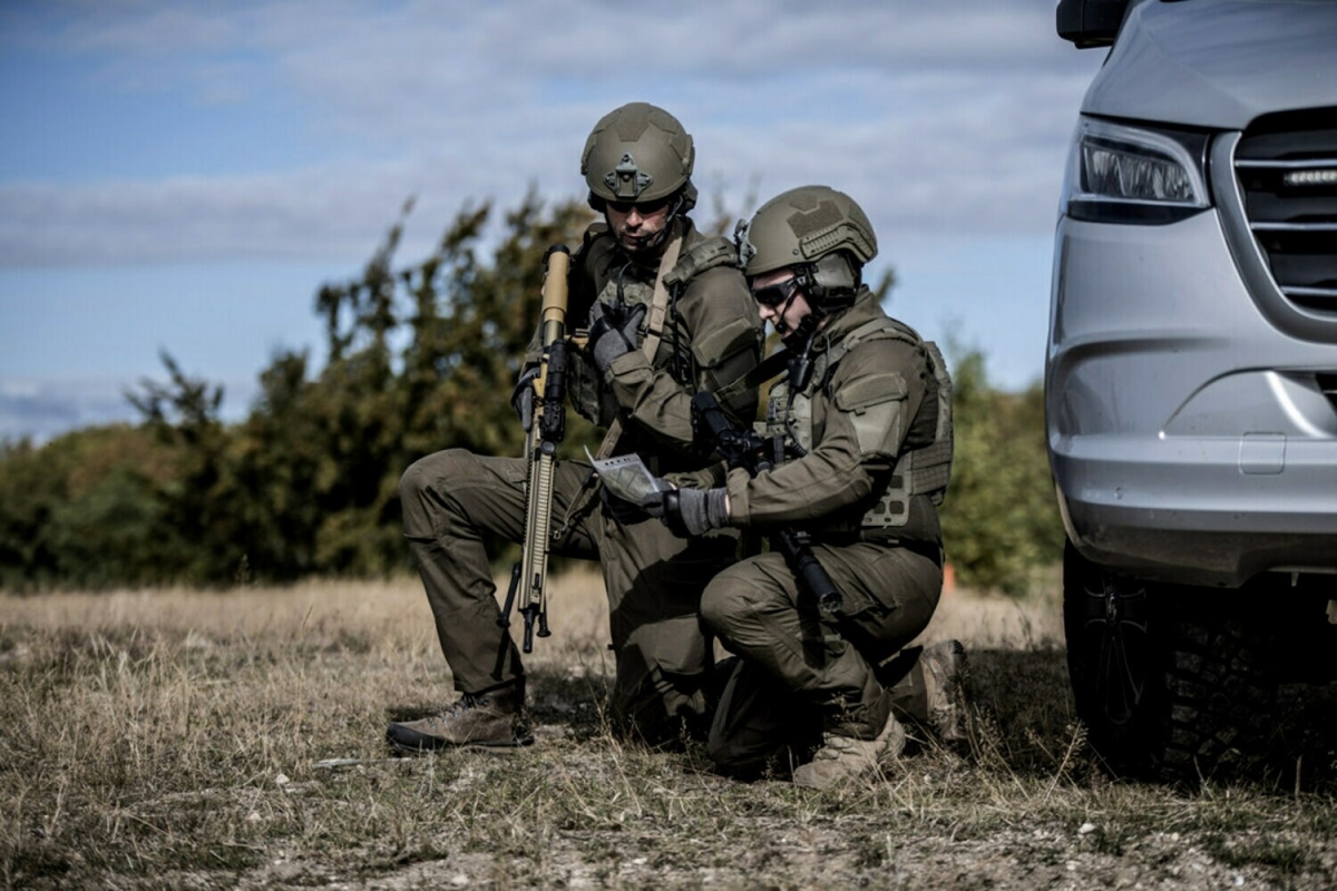 3M™ Peltor™ ComTac™ VIII Elektronischer Gehörschutz für Einsatzkräfte, Jäger & Sportschützen MT14H418A-02GN, Kopfbügel, SNR = 29,8 dB / HML = 34/24,7/19,7 dB, Grün, Ohne Headset & Kommzuleitung, Kopfhörer Funktion, Aktiver Kapselgehörschutz