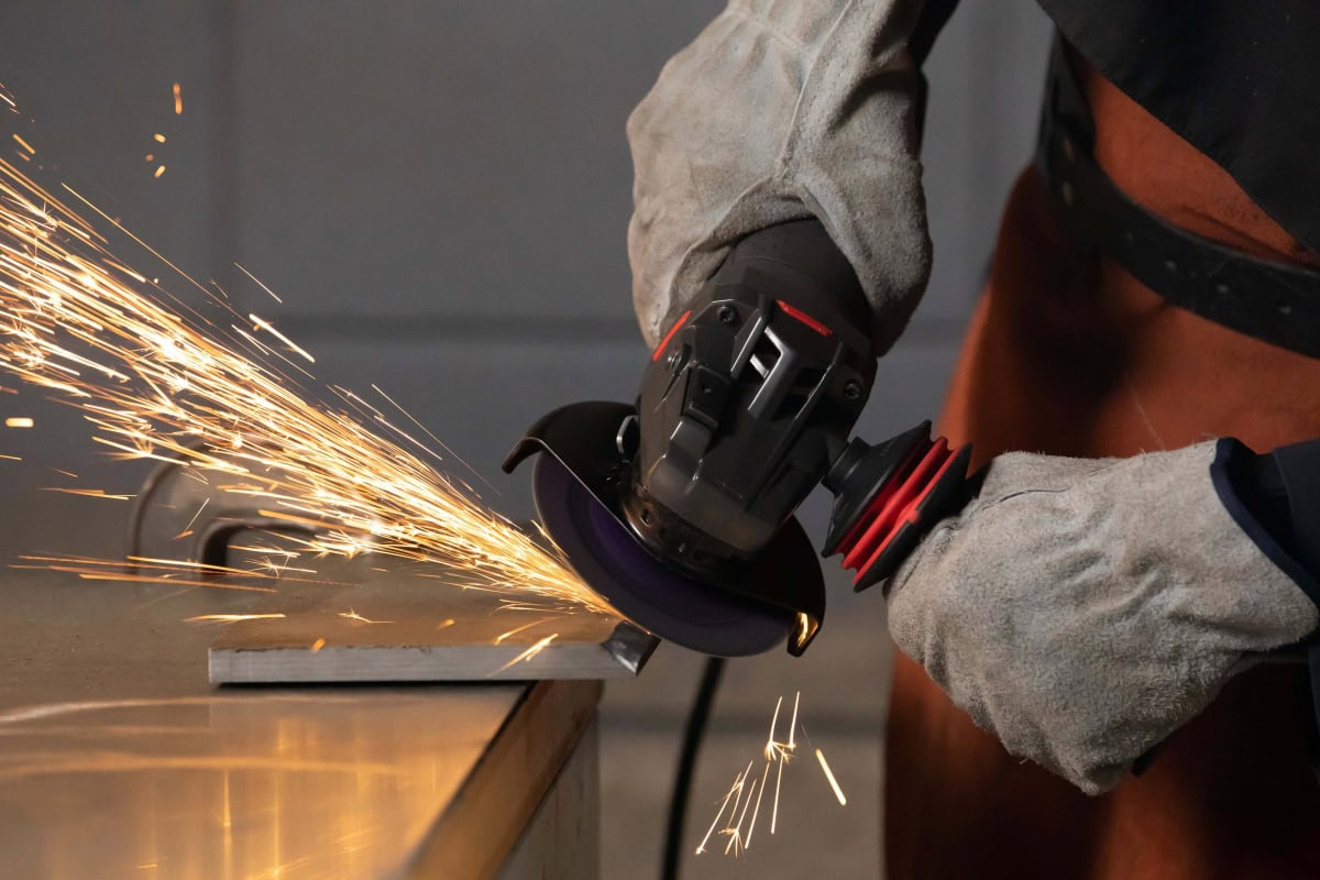 3M™ Cubitron™ 3 Cut and Grind Schruppscheibe 94542, Ø 180 mm x 4,2 mm, ø 22 mm, 36+, 8.500 U./Min., Typ 27 Gekröpft, Präzisions-Keramikkorn, Für alle Schrupp- und Trennarbeiten