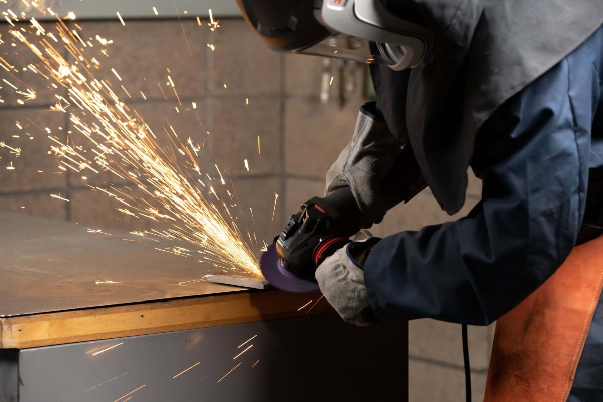 3M™ Cubitron™ 3 Cut and Grind Schruppscheibe 94542, Ø 180 mm x 4,2 mm, ø 22 mm, 36+, 8.500 U./Min., Typ 27 Gekröpft, Präzisions-Keramikkorn, Für alle Schrupp- und Trennarbeiten