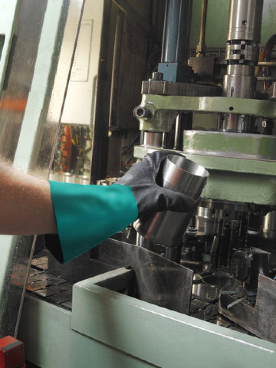 Ansell AlphaTec™ 58-530B Chemikalienschutzhandschuh 58530B090, Für sicheren Griff bei Chemikalien sowie Öl- und Feuchtarbeiten, Größe 9, Grau, 290 mm lang,  Mit Ansell GRIP™ Technologie