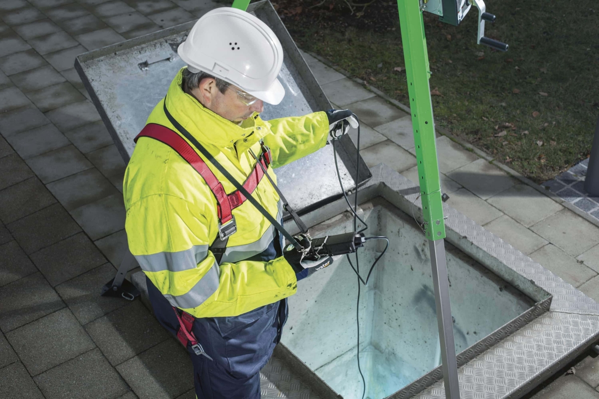 Dräger® X-am® 5X00 Abwasser Zubehör 3742458, X-am® Pumpe inkl. Koffer, Tragegurt, Schwimmersonde, 5 m FKM Schlauch & Ladegeräte, Zur Fernprobenahme von Gasen, Für Dräger® X-am® 5000 / 5600 / 5800