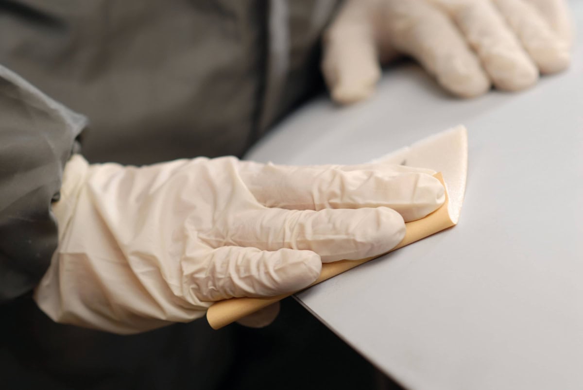 Mirka® Goldflex Soft 2912707022, 115 mm x 125 mm, P220, A, Weich, Ohne Haftung, 200 Stück auf der Rolle, Perforierte einseitige Handpads mit Aluminiumkorn, Für Finish- und Polierarbeiten an Werkstücken