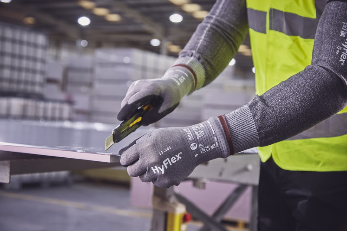 Ansell Hyflex™ 11-581 Schnittschutzhandschuh 11581060, Für scharfkantige Metallteile, Größe 6, Schwarz/ Grau, 225-278 mm lang, Mit FORTIX™ Technologie und 20% leichter