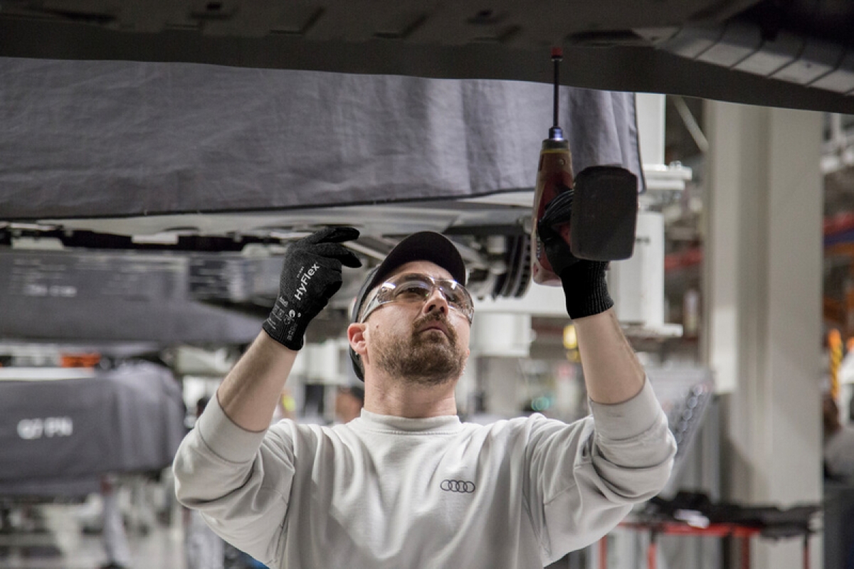 Ansell Hyflex™ 11-591 Schnittschutzhandschuh 11591060, Für extreme Schnittgefahren, Größe 6, Schwarz, 215-280 mm lang, Mit FORTIX™ Technologie und 20% leichter